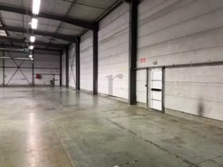 location entrepôt 700 m²