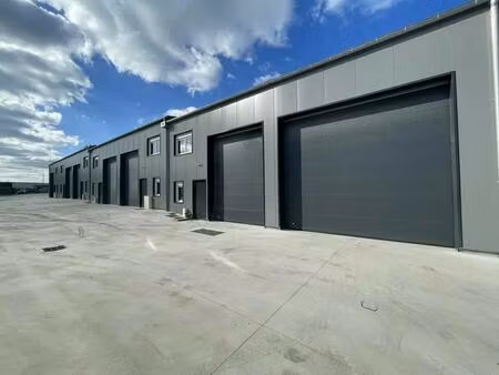 location entrepôt 121 m² à 1 730 m²