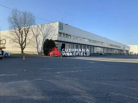 location entrepôt 2 400 m²