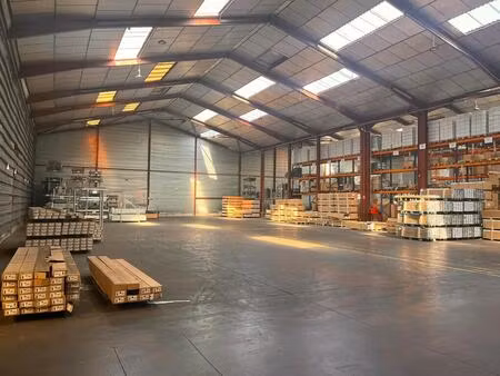 location entrepôt 8 876 m²