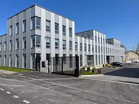 location local d'activités 472 m² à 5 314 m²