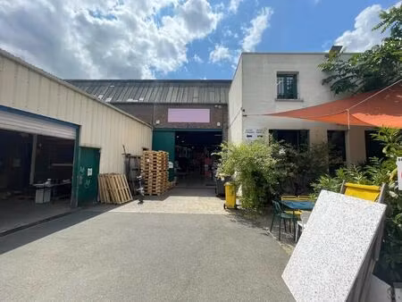 location local d'activités 1 365 m²