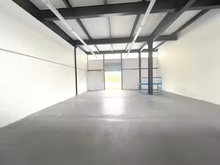 location entrepôt 71m² à 850m²