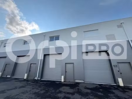 location local d'activités 122 m²