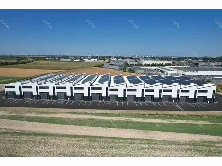 location local d'activités 232 m² à 688 m²