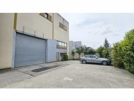 location local d'activités 185 m²