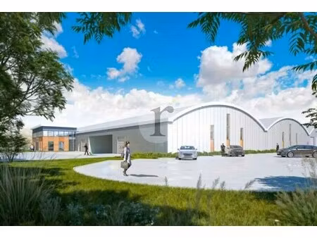 location local d'activités 2 558 m² à 8 615 m²