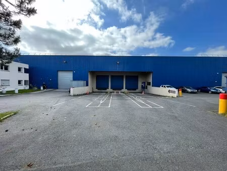 location local d'activités 3 900 m²