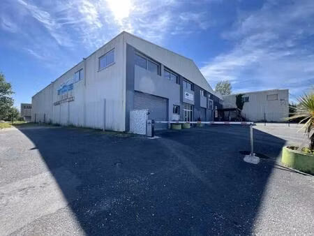location local d'activités 1 010 m²