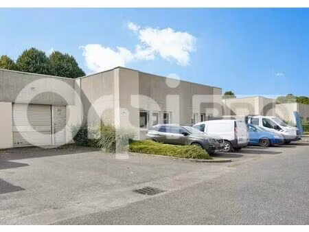 location local d'activités 385 m²