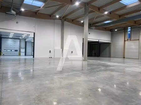 location local d'activités 1 200 m²
