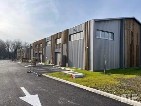 location local d'activités 326 m² à 4 160 m²