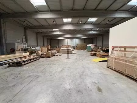 location local d'activités 1 967 m²