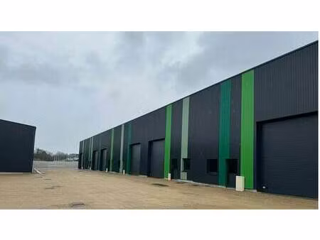 location local d'activités 137 m²