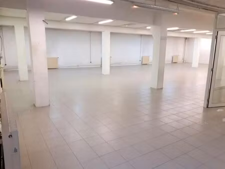 location local d'activités 362 m²