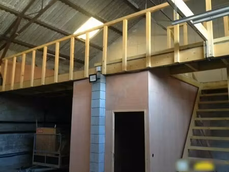 location local d'activités 165 m²