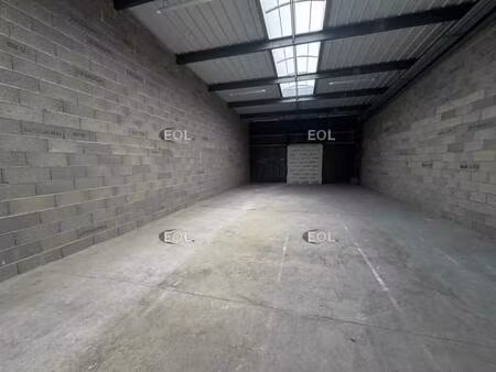 location local d'activités 168 m²