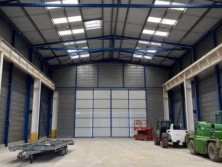 location local d'activités 1 500 m²