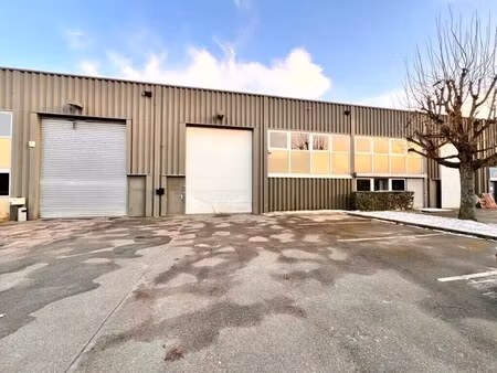 location local d'activités 752 m²