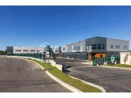 location local d'activités 268 m²