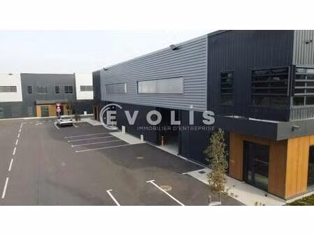 location local d'activités 402 m²