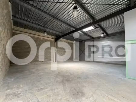 location local d’activités vert saint denis 77240 777m²