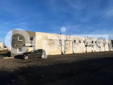 location local d'activités 777 m²