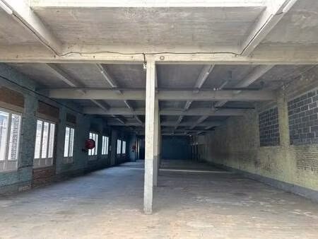 location local d'activités 30 m² à 1 400 m²