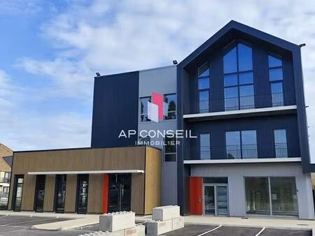 location bureaux 83 m² à 2 284 m²