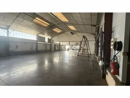 location entrepôt 857 m²