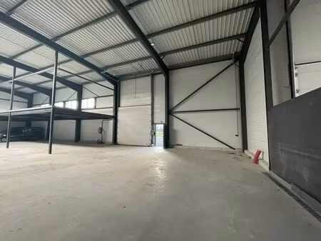 location entrepôt 940 m²