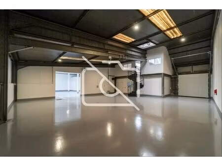 location entrepôt evry courcouronnes 91000 210m²