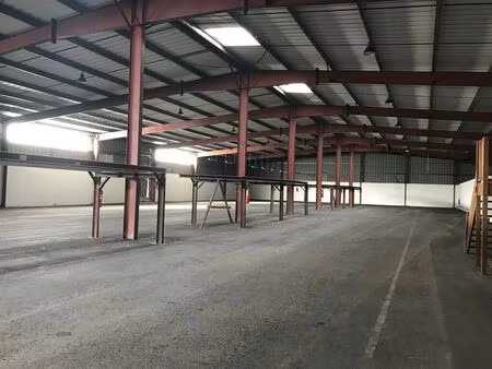 location entrepôt le muy 83490 1850m²