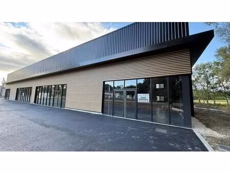 location local d'activités 195 m²