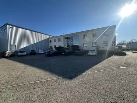 location entrepôt 40 m² à 140 m²