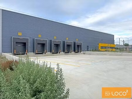 location entrepôt 4 476 m²