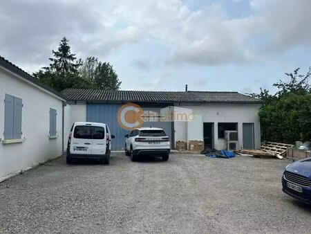location entrepôt 135 m²