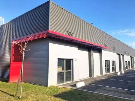 location local d'activités 165 m²