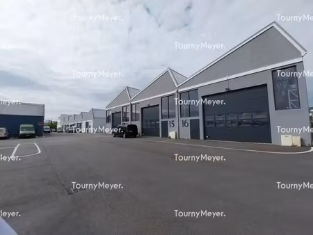 location local d'activités 300 m²