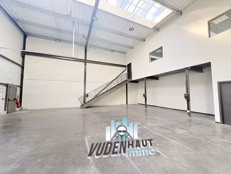 location local d'activités 600 m²