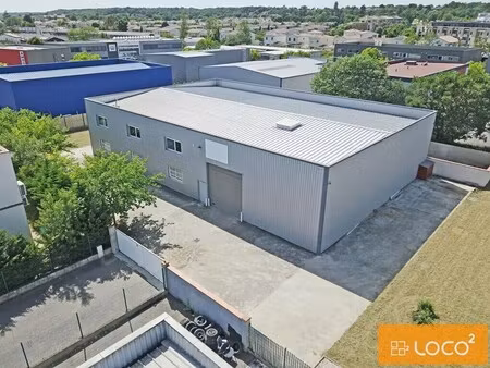 location local d'activités 745 m²