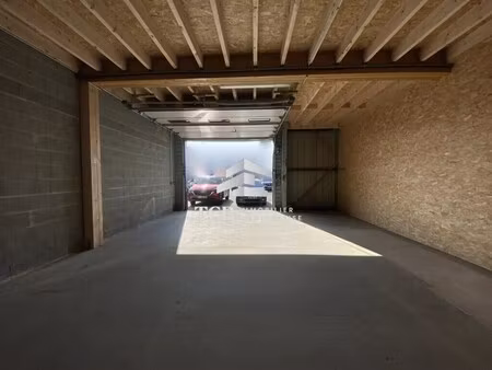 location local d'activités 100 m²