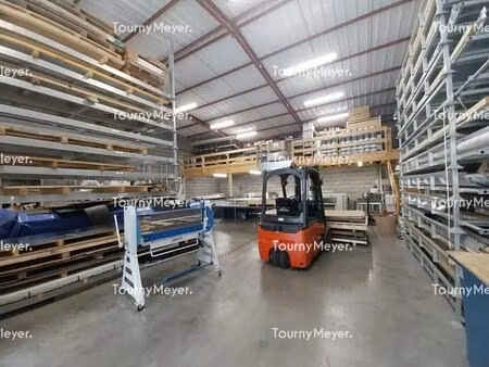 location local d'activités 310 m²
