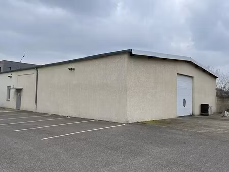 location local d'activités 300 m²