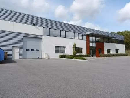 location local d'activités 538 m² à 3 257 m²