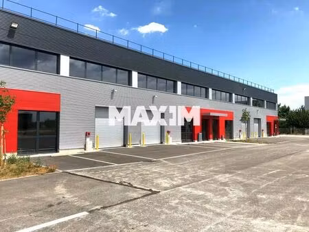 location local d'activités 253 m²