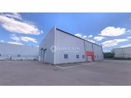 location local d'activités 690 m²