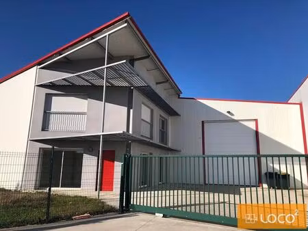 location local d'activités 970 m²