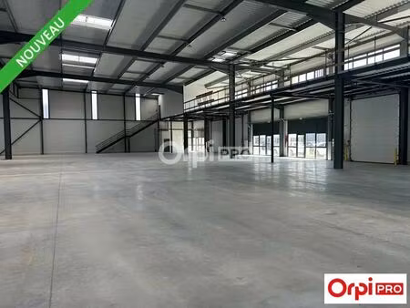 location local d'activités 2 576 m²