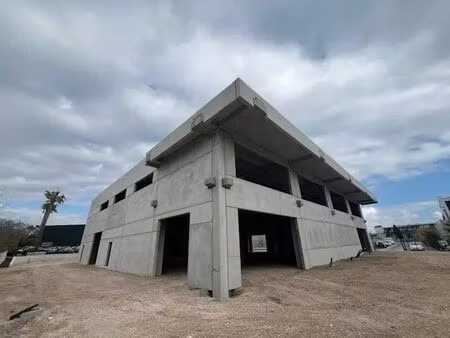 location local d'activités 1 400 m²